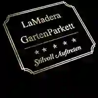 zeigt eine Art Gütesiegel mit dem Motto LaMadera Gartenparkett stilvoll auftreten