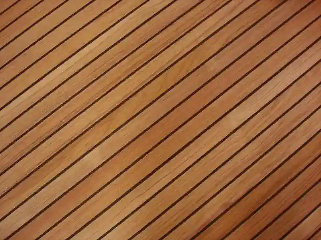 das Bild zeigt eine Teak Schiffsdeckplatte aus Stabdeckleisten