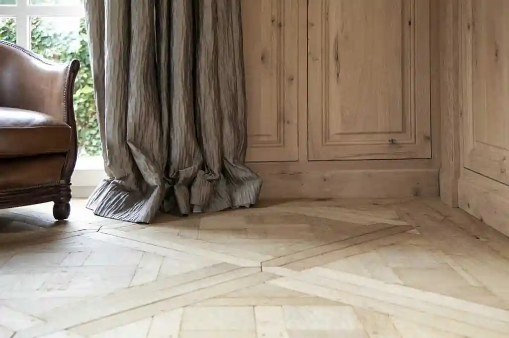 das Foto zeigt massives Tafelparkett Typ Versailles